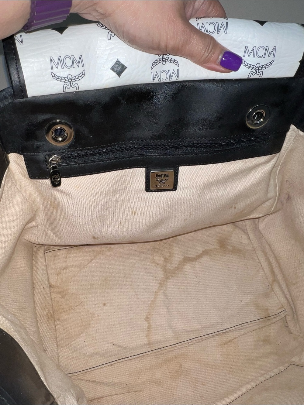 AUTH MCM WHITE TOTE - Picture 7 of 16